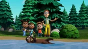 Hinter, l-r: Julia Goodway, Julius Goodway, Alex Porter, Cap'n Turbot