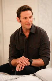 Josh (Mark Feuerstein)