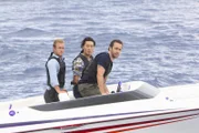 Danny (Scott Caan, l.) und Chin (Daniel Dae Kim, M.) versuchen alles, um Steves (Alex O'Loughlin, r.) Unschuld zu beweisen ...