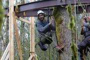 Pete's Washington project combines sport and well-being: with a catwalk and a zip line, the cabin will delight thrill seekers.