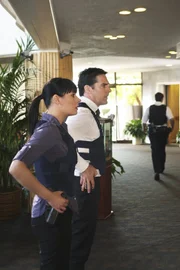 Während des Spring Breaks werden in einem Hotel zwei Stundenten ermordet aufgefunden. Die durchtrainierten, jungen Männer wurden zuvor vergewaltigt und gefesselt. Prentiss (Paget Brewster, l.) und Hotch (Thomas Gibson, r.) gehen zuerst von einem mordenden Duo aus ...