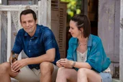 Auch wenn der Besuch etwas holpriger war, als gedacht, sind Neville (Ralf Little) und Izzy (Kate O’Flynn) froh, sich endlich wieder näher gekommen zu sein.