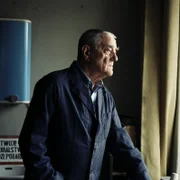 Der eigenwillige Ausschwitz-Überlebende Stanislaw Krzeminski (Ryszard Ronczewski), der immer noch am Ort des Grauens lebt.