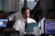 Peter (Tim DeKay)