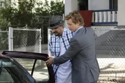 Bei den Ermittlungen stoßen Patrick (Simon Baker, r.) und Bosco auf Raoul (Rey Gallegos, l.). Doch ist er der gesuchte Mörder?