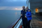 Die "Grand Lady" in Bremerhaven. Beim Auslaufen mit den Passagieren Sandra und Michael Fuhr.