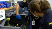 Um Verstöße am Flughafen Melbourne zu vermeiden, haben die Zollbeamten alles im Auge, was ungewöhnlich erscheint