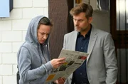 Torsten Drescher (Jens Atzorn, r.) muss gerade feststellen, dass Doreen (Laura Sundermann, l.) die Säureangriffe gar nicht gut heißt.