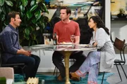 (im Uhrzeigersinn): Josh (Mark Feuerstein); Andrew (David Walton); Eve (Liza Lapira)