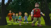 Die Jungen Retter sind gemeinsam mit Moose und Tom auf einer Wanderung. Am Ende des Tages sollen sie ein Abzeichen erhalten.