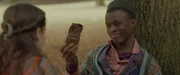 Will (Nana Agyeman-Bediako) hat das wertvolle Artefakt gesichert, ganz ohne Magie. (Theo, Eloise Little, links)