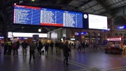 Blick auf die Anzeigentafel