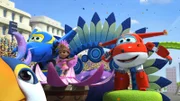 Camila tanzt mit Jett und Jerome an ihrer Seite in der Parade.