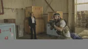 Doris McGarrett (Christine Lahti, l.); Steve McGarrett (Alex O'Loughlin, r.)