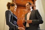 Uschi und Hubert haben eine gute Zeit zusammen. Von links: Uschi Guggenmoser (Silke Popp) und Hubert Kirchleitner (Bernhard Ulrich).