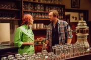 Gregor ist dünnhäutig und geht Fanny wegen ihrer Sorge ungerecht an. Von links: Fanny Brunner (Katrin Lux) und Gregor Brunner (Holger Matthias Wilhelm).