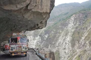 Ice Road Truckers Deadliest Roads EP Thin Air, Trucker in gefaehrlicher Mission EP Buddha an Bord .