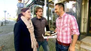 Mauro mit Tamara und Bruce vor dem Gold-Ankauf Laden