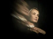 Die Insassen der Briarcliff-Nervenheilanstalt werden von Schwester Jude (Jessica Lange) mit ihren ganz eigenen Methoden gezüchtigt ...