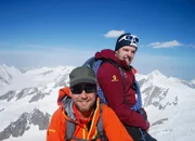 SRF bi de Lüt Wunderland Staffel 3, Episode 9 Auf dem Gipfel des Finsteraarhorns: Nik Hartmann (vorne) und Bergführer Martin Schürmann