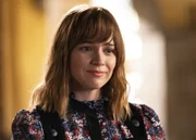 Nell Jones (Renée Felice Smith)