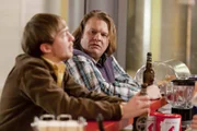 Glauben zu wissen, was gut für Danni ist: Nils (Oliver Fleischer, r.) und Hannes (Tino Mewes, l.) ...