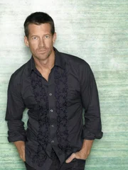 (8. Staffel) - Neue Dramen ereignen sich in der Wisteria Lane: Mike (James Delfino) ...