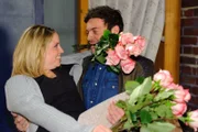 Bea (Caroline Maria Frier) und Ben (Jörg Rohde) feiern ihr Glück.