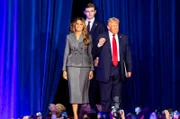 Donald Trump mit Ehefrau Melania und Sohn Barron bei Wahlparty, 06. November 2024