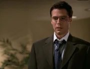 Der neue Wächter Wesley Wyndam-Pryce (Alexis Denisof) hat nicht immer Erfolg mit seinen Aktionen.