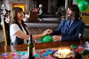 Gail (Mary Steenburgen, l.); Tandy (Will Forte, r.)