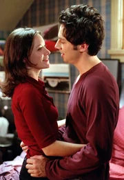 Zwischen J.D. (Zach Braff, r.) und Alex (Elizabeth Bogush , l.) wird es langsam ernst, es ist nur noch eine Frage der Zeit, bis die beiden miteinander im Bett landen ...