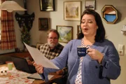 Moni bereitet sich auf ihren Solo-Auftriit vor, ohne zu wissen, dass Rosi das selbe Solo versprochen wurde. Von links: Benedikt Stadlbauer (Andreas Geiss) und Monika Vogl (Christine Reimer).