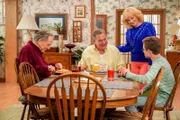 L-R: Albert 'Pops' Solomon (George Segal), Murray Goldberg (Jeff Garlin), Beverly Goldberg (Wendi McLendon-Covey) and Adam Goldberg (Sean Giambrone)