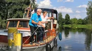Werner Svejda und Birgit Krause-Schmidt machen die Leinen los. Mit ihrem Boot wollen sie den Nordosten Deutschlands vom Wasser aus erkunden.