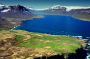 Das Natur- und Kulturzentrum Skálanes ist ein riesiges Naturschutzgebiet auf einer Halbinsel im Osten Islands. Das Reservat arbeitet als unabhängige, gemeinnützige Forschungsstation und beherbergt eine Vielzahl einheimischer Pflanzen und Wildtiere.
