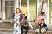 Gespannt wartet Familie Scavo auf ihren Besuch: (v.l.n.r.) Lynette (Felicity Huffman), Preston (Max Carver), Parker (Joshua Logan Moore), Penny (Darcy Rose Byrnes), Tom (Doug Savant) und Porter (Charlie Carver) ...