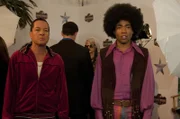 Vinnie (French Stewart, l.); Troy Barnes (Donald Glover, r.)