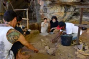 Das Team des französischen Archäologen Eric Boëda (2.v.r.) erbrachte schließlich den letzten Beweis: Die ersten Amerikaner siedelten in Brasilien.