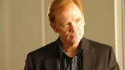 Horatio (David Caruso) und sein Team m&uuml;ssen den t&ouml;dlichen Brandanschlag auf ein P&auml;rchen aufkl&auml;ren. Ein Hautfetzen aus dem Mund des verbrannten Mannes f&uuml;hrt die Ermittler auf die Spur eines geprellten Gesch&auml;ftspartners...