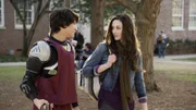 Allison (Crystal Reed) will von Scott (Tyler Posey) wissen warum er so früh von der Party verschwunden ist...