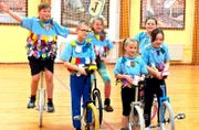 MDR FERNSEHEN UNSER DORF HAT WOCHENENDE: DINGELSTEDT, am Sonntag um 09:00 Uhr. Bei Fortuna Dingelstedt trainieren nicht nur Fußballer - auch die Einradfahrer sind erfolgreich.