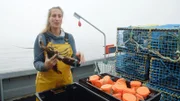 Seit der Kabeljau in den Gewässern überfischt wurde, ist Hummerfang die Haupteinnahmequelle für Fischer*innen wie Agathe Schmidt.