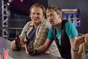 Um den schmierigen Diskobesitzer Sollmann zur Strecke zu bringen, stehen Nils (Oliver Fleischer, l.) und Hannes (Tino Mewes, r.) Danni natürlich zur Seite ...