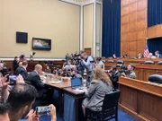 David Fravor, David Grusch und Ryan Graves, sprechen vor dem Kongressausschuss in Washington.