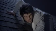 Season 1: Scott (Tyler Posey) beobachtet als Werwolf verwandelt Alisson.