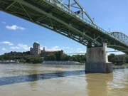 Basilika Esztergom, im Vordergrund sieht man die Grenzbrücke Maria-Valeria-Brücke.