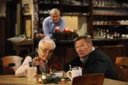 Alois und Theres kämpfen für den Erhalt der bayerischen Mundart. Von links: Theresa Brunner (Ursula Erber) und Alois Preissinger (Erich Hallhuber sen.).