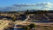Megiddo war die ägyptische Hochburg im Kanaan. Sie liegt in der Jesreel-Ebene, einer besonders fruchtbaren Region. Während der Zeit des Zusammenbruchs der Bronzezeit wurde der Trockenfeldbau ausgeweitet. Ein Zeichen für einen Nahrungsmangel in Ägypten.