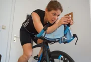 Rike treibt sich selbst zu sportlichen Höchstleistungen. Einmal will sie noch den Ironman auf Hawaii schaffen - mit persönlicher Bestzeit.